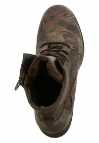 Stivaletto marrone con pelle texturizzata e motivo floreale. Presenta una fodera in pelliccia, lacci e una cerniera laterale per un facile accesso.