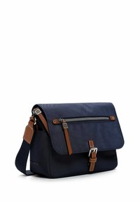 Marineblaue und braune Umhängetasche mit vorderer Klappe, Reißverschlusstasche, Schnallenverschluss und verstellbarem Schulterriemen.