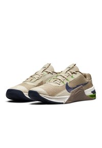 Nike Performance METCON 7 UNISEX - Sapatilha de treino - rattan/thunder blue-sandalwood-sail-green strike