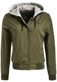 Olivgrön bomberjacka med grå huva, tryckknappar, elastiska muddar och sidofickor. Har en lätt, slät textur.