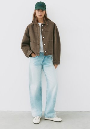 PULL&BEAR, BOXY FIT DENIM - OVERSHIRT - Veste en jean - brown