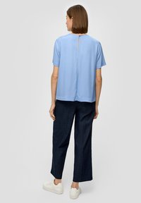 s.Oliver BLACK LABEL SCHIMMERNDEM - Bluse - hellblau