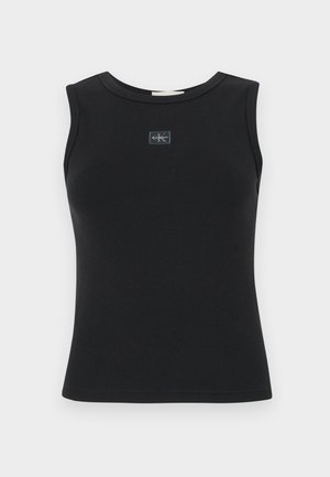 Top sem mangas preto canelado com decote redondo e um pequeno logotipo no peito. Textura suave, design ajustado e sem costuras laterais.