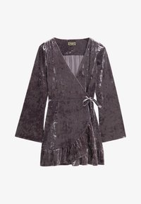 Sukienka z weluru w ciemnoszarym kolorze, z długimi rękawami, falbaną u dołu i związanym w pasie. Posiada głęboki dekolt w kształcie litery V oraz gładką fakturę.