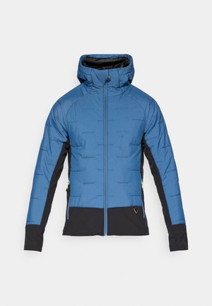 Blå isolert jakke med hette. Har svarte detaljer, frontlomme og sidelommer, samt et teksturert mønster over stoffet.