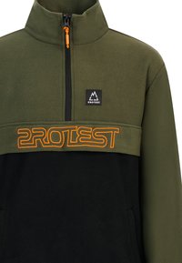 Fleece-Pullover in Olivgrün und Schwarz mit einem Viertel-Reißverschluss, orangefarbenem gesticktem Logo und weicher Textur. Mit einem Reißverschluss am Hals und Taschen.