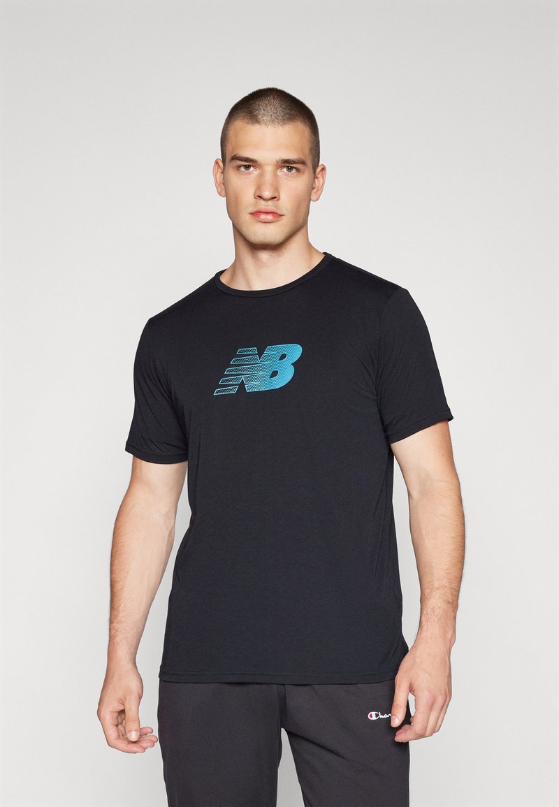 New Balance LIGHTWEIGHT GRAPHIC - Camiseta deportiva - black