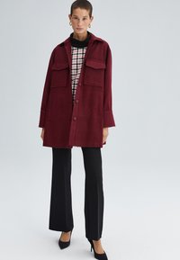 Touché Privé POCKET DETAILED  - Īss mētelis - red