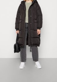 b.young Abrigo de invierno - black