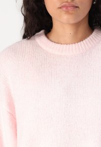 Gina Tricot SHORT SLEEVE - Camisola - chalk pink