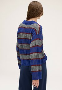 Motivi A RIGHE CON COLLETTO - Maglione - bluette