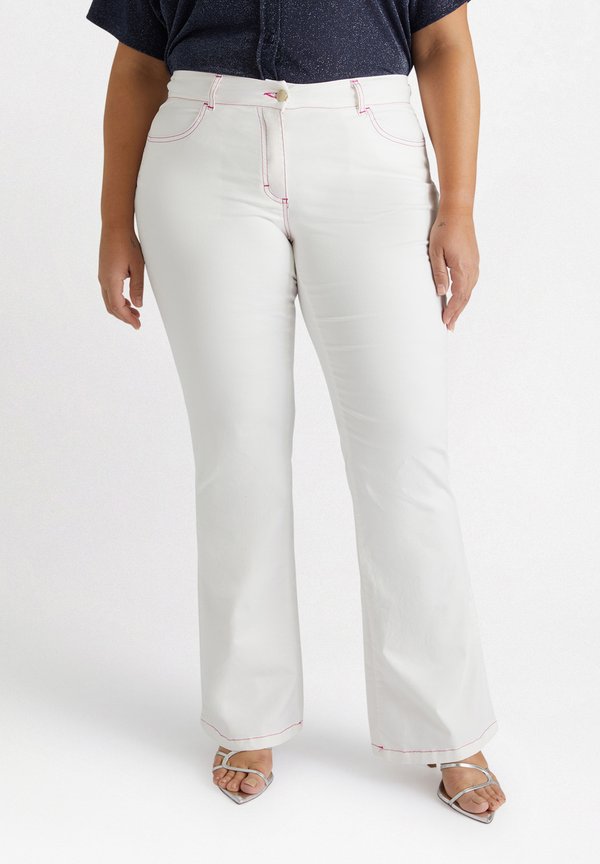 CON IMPUNTURE FUCSIA - Stoffhose - bianco