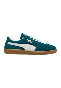 Türkise Wildledersneaker mit weißen Akzenten, ausgestattet mit einer Sohle aus Gummigummi, Schnürverschluss und einem kleinen Markenetikett an der Seite.