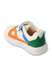 Białe sneakersy z pomarańczowymi, niebieskimi i zielonymi akcentami. Mają zabawną twarz zielonego potwora na pięcie. Wykonane z materiału tkanego z teksturowaną podeszwą.