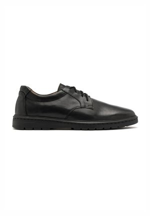 - Sneakersy niskie