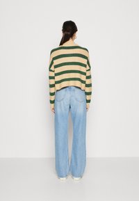 Noisy May NEWALICE L S HALF ZIP NOOS - Pulover - foliage green/irish cream