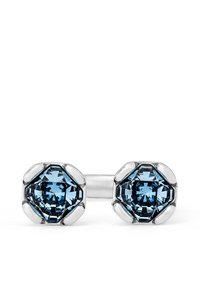 Gemelos de plata con piedras de corte octogonal en azul claro, montadas en un elegante marco metálico pulido. Textura suave, diseño angular para un aspecto moderno.
