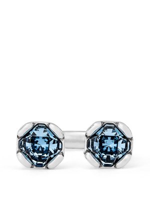 Gemelos de plata con piedras de corte octogonal en azul claro, montadas en un elegante marco metálico pulido. Textura suave, diseño angular para un aspecto moderno.