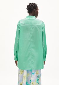 ARMEDANGELS EALGAA - Button-down blouse - bright lime