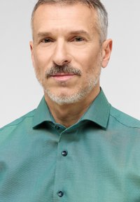 Eterna BAUMWOLLHEMD - SLIM FIT - Zakelijk overhemd - smaragd