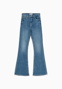 Ljust blå, utsvängda jeans i denim. Har hög midja, fem fickor och bälteshällor. Slät yta med subtil blekning.