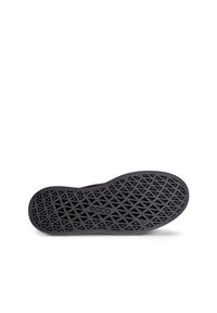 Sole di scarpa in gomma nera con un motivo geometrico che presenta triangoli. Logo ECCO visibile. Testurizzata per aderenza e durata.