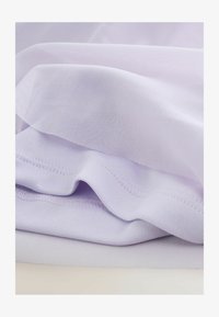 Neselectat, lilac purple