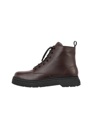 Bottine en cuir marron avec un bout rond, design à lacets, semelle en caoutchouc noir et languette au talon. Surface lisse et détails de couture minimalistes.