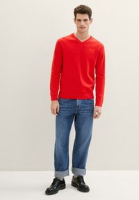 TOM TAILOR MIT V-AUSSCHNITT - Pullover - basic red