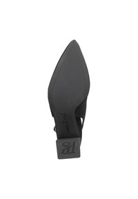 Chaussure à talon haut en suede noir avec un bout pointu, un dessus texturé et une semelle en caoutchouc plate. Présente un accent de talon carré avec une marque.