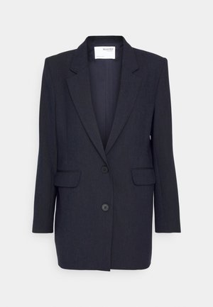 Dunkelblaues Blazer aus strukturiertem Stoff. Mit Reverskragen, zwei vorderen Taschen und einer doppelt knöpfbaren Verschluss. Lange Ärmel.