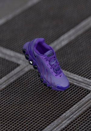 Nike Sportswear AIR MAX DN8 - Baskets basses - wild grape/black/metallic silver-coloured/black