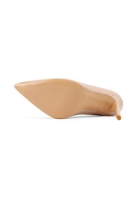 Tacco stiletto in pelle verniciata nuda con punta affusolata, caratterizzato da una superficie liscia e un sottile dettaglio a cordolo sulla suola.