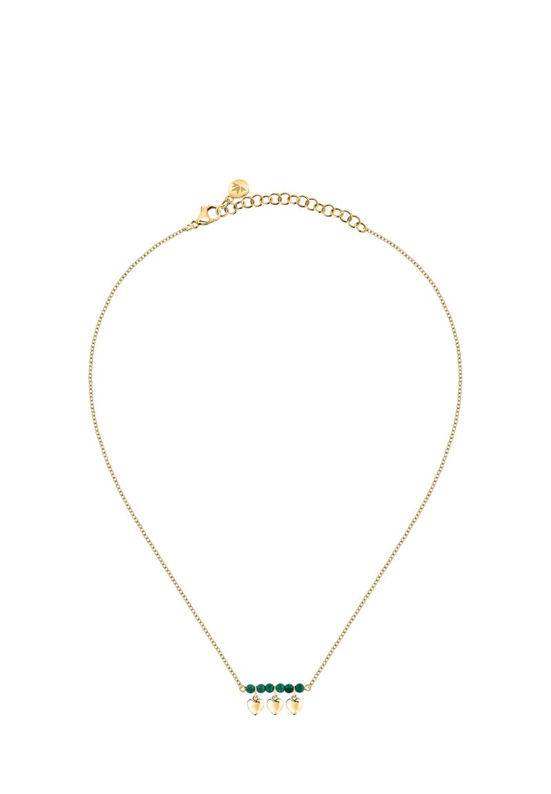 Collana in oro con tre piccoli charm a forma di cuore in oro e quattro perline verdi. La catena è dotata di un gancio e ha una lunghezza regolabile.