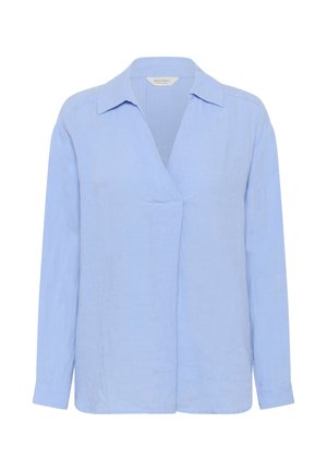 Gai zils garām piedurknēm blūze ar V veida izgriezumu un punktētu apkakli, izgatavota no viegla auduma.