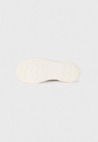 White sneaker sole with textured zigzag pattern. Smooth rubber material, rounded shape, clean edges, and logo imprint in the center.