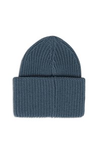 Berretto lavorato a maglia di colore blu scuro. Presenta una texture a costine con design a risvolto. Materiale morbido con forma superiore affusolata.