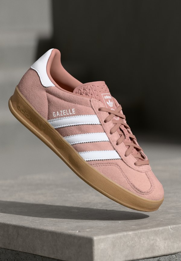 GAZELLE INDOOR - Sneakers low - warm clay/footwear white