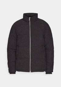 Ciemnoszara kurtka puchowa z wysokim kołnierzem i pełnym zamkiem z przodu, z prążkowaną teksturą i elastycznymi mankietami zapewniającymi dopasowanie.