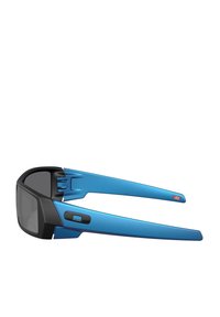 Occhiali da sole blu e neri con un design elegante, caratterizzati da una finitura opaca, forma avvolgente e lenti tinta. Include un pulsante sul lato.