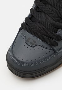 Globe TILT - Zapatillas skate - storm grey/black