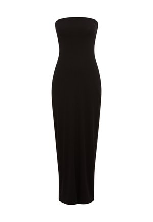 Μαύρο μάξι φόρεμα χωρίς τιράντες με ραβδώσεις, εφαρμοστή σιλουέτα και μήκος έως το πάτωμα. Χωρίς ορατά μεταλλικά στοιχεία ή σχέδια.