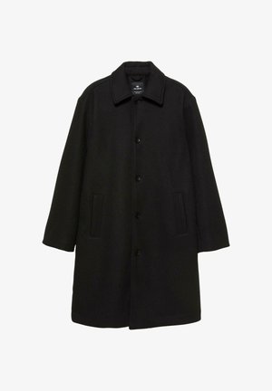Čierny kabát z vlnenej zmesi s golierom, prednými gombíkmi a bočnými vreckami. Má rovný strih a dlhé rukávy.