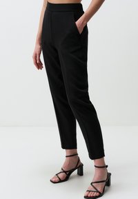 HIGH WAIST POCKET  - Broek - black