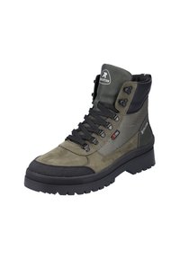 Stivale da trekking verde scuro con tomaia in suede e mesh, punta in gomma, lacci neri e suola testurizzata. Presenta il logo sulla linguetta e un design impermeabile.