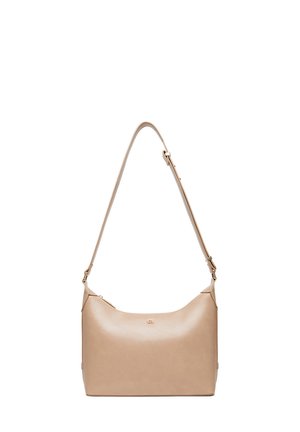 Beige Leder-Umhängetasche mit verstellbarem Riemen und kleinem goldfarbenem Logoemblem auf der Vorderseite, Reißverschluss oben.