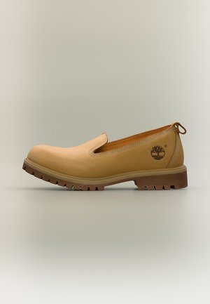 Timberland, PREMIUM SLIP ON SHOE - Chaussures à enfiler - wheat nubuck