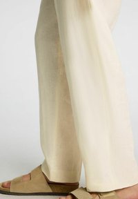 Selected Homme SLHLOOSE-WYATT - Hlače - egret