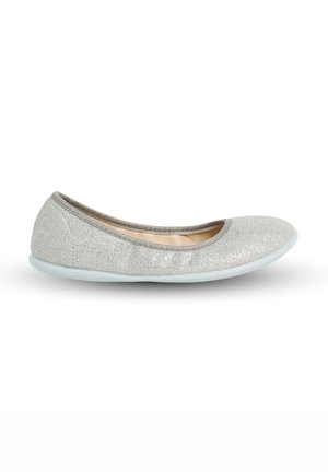 Ballerines grises avec un dessus texturé et scintillant, bout rond et semelle bleu clair douce. Design sans couture avec aucun détail de matériel visible.