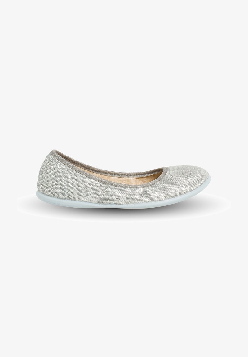 Ballerines grises avec un dessus texturé et scintillant, bout rond et semelle bleu clair douce. Design sans couture avec aucun détail de matériel visible.